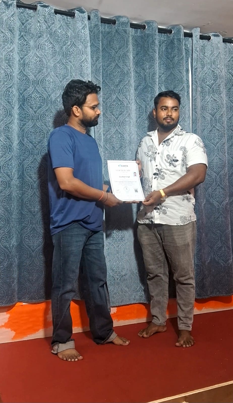 Goutham Singh receiving his Yoganta Ice Bath Instructor Course (YCIBI) certificate from Raushan Yoganta at the workshop in Hyderabad.